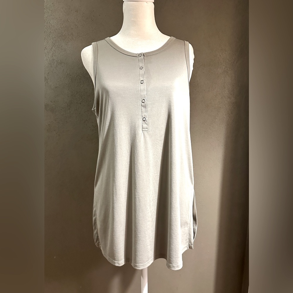 Soft sleeveless shirt with 3/4 snap front, NWOT never worn, size Small